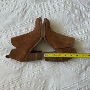 Dolce Vita Tan Suede boots